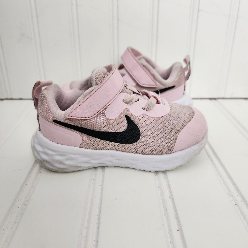 Nike Revolution 6 Toddlers Size 6C Pink/White Adjustable Sneakers DD1094-608